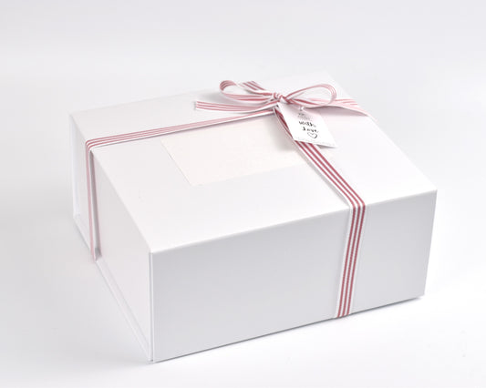 Pink Bouquet -  White Linen Breeze 400g Candle and Room Spray Gift Set