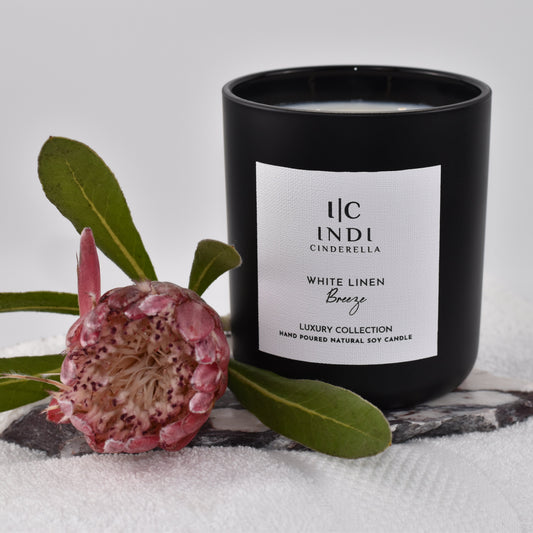 White Linen Breeze Candle - Black