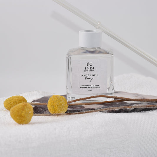 White Linen Breeze Reed Diffuser - White